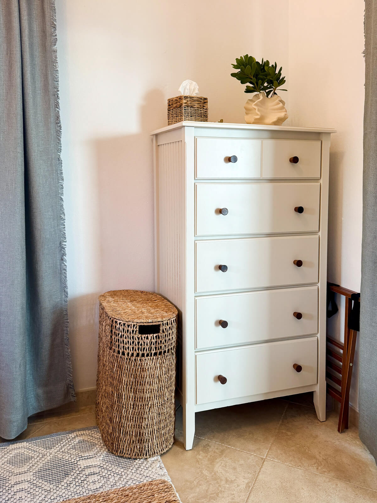 Reef Retreat — open and airy feel beneath vaulted ceilings